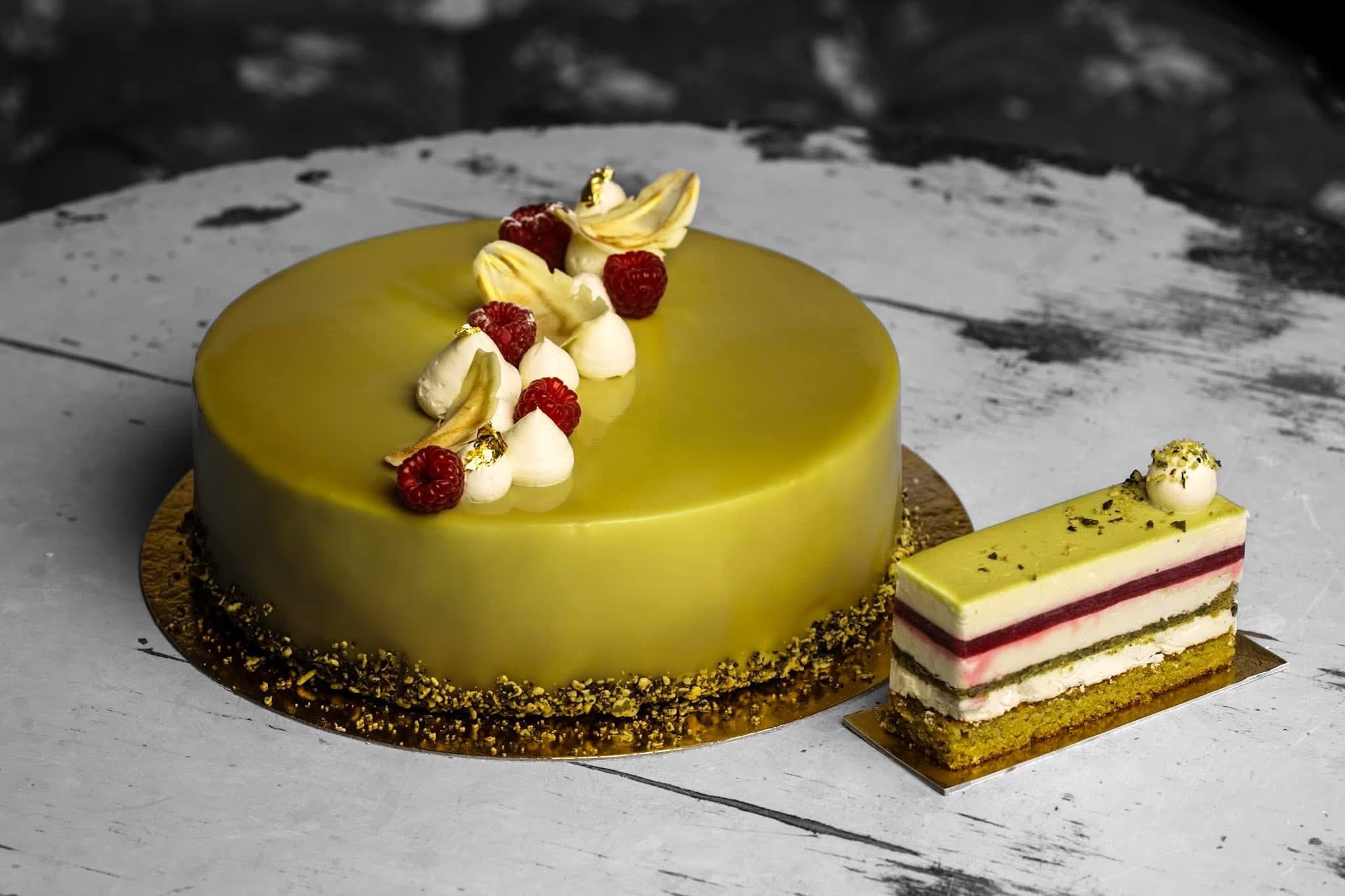 Pisztáciás tükörglazúr torta